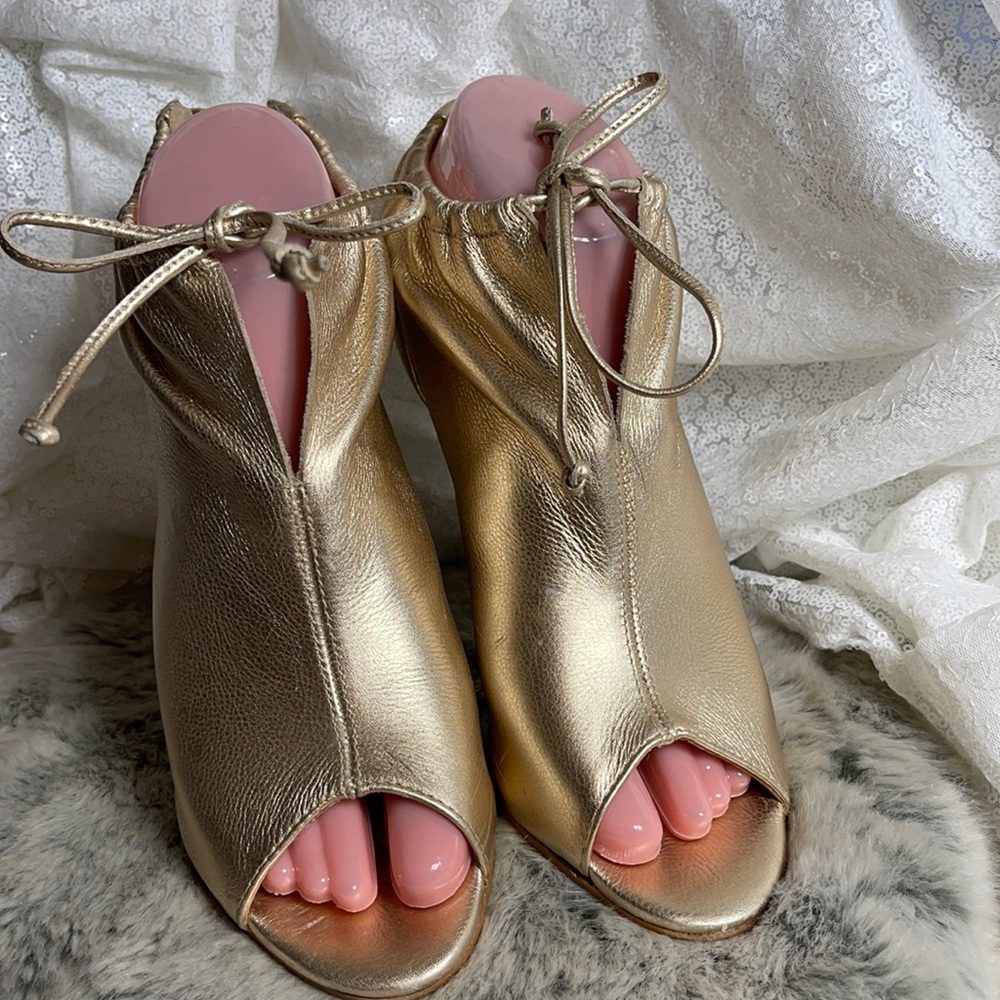 Aldo gold heels size 6